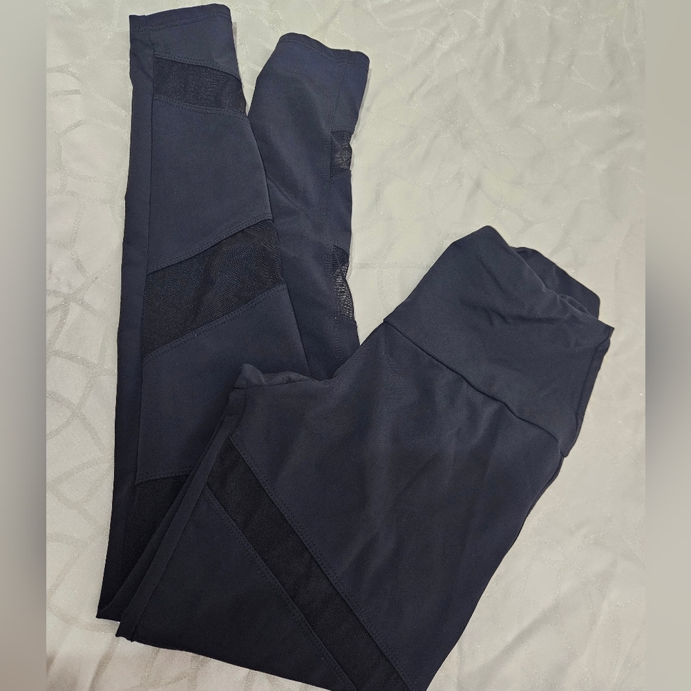 Onzie Leggings Seethrough Stripes Pattern |  Like New Size M/L